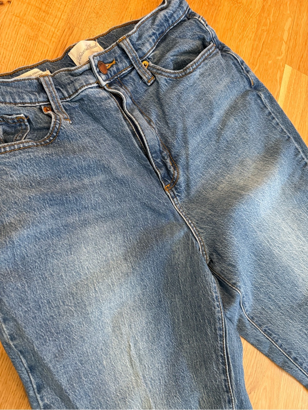 Universal Thread Women's Straight Leg Jeans - Medium Blue Denim